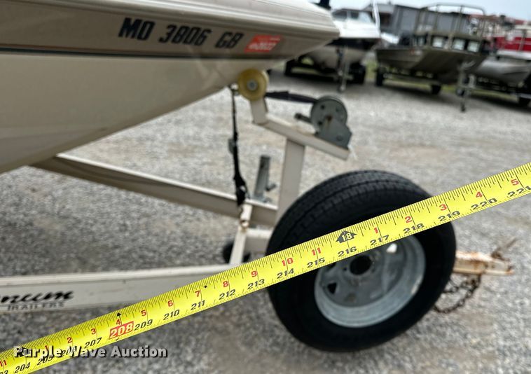 image for item OM9465 1998 Larson  LXI186 boat