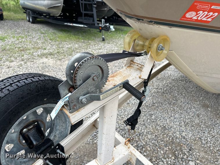 image for item OM9465 1998 Larson  LXI186 boat