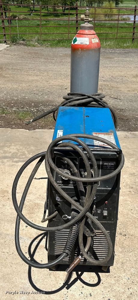 image for item OM9473 Miller Millermatic 250 welder
