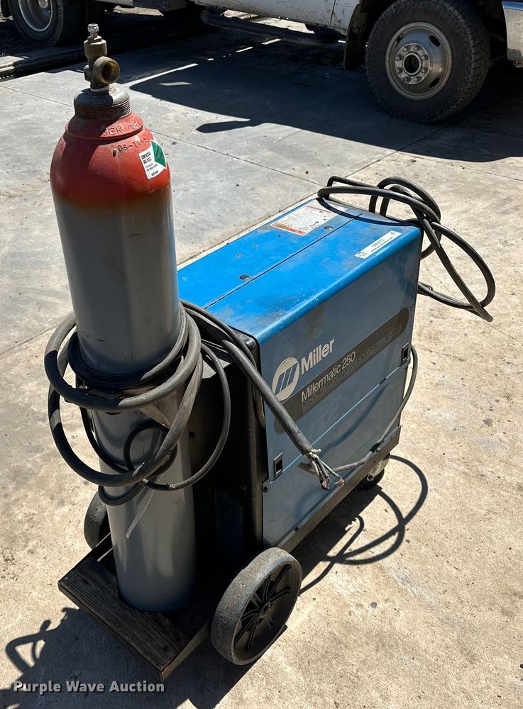 image for item OM9473 Miller Millermatic 250 welder