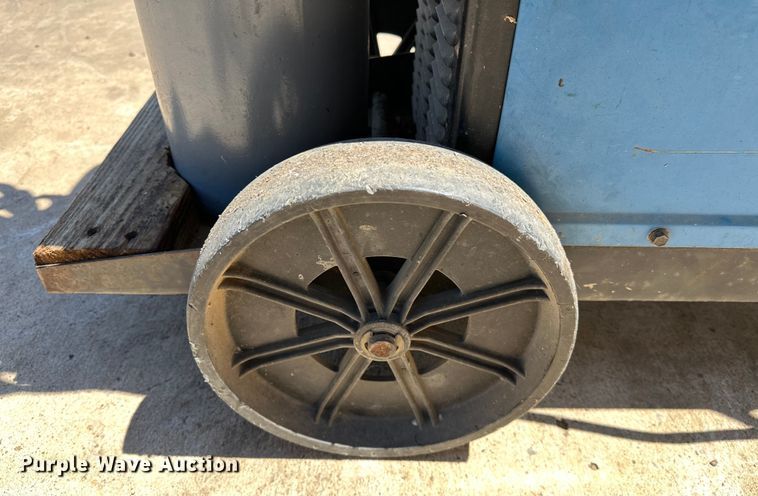 image for item OM9473 Miller Millermatic 250 welder