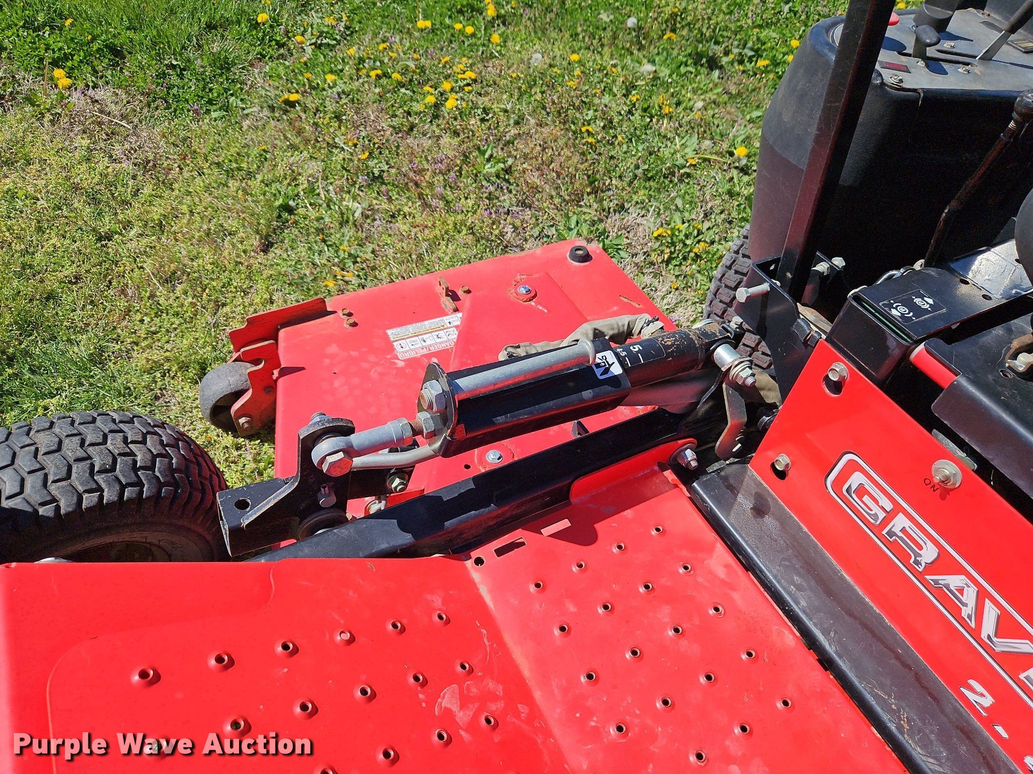 Gravely 272Z ZTR lawn mower in Mound City, KS Item EI3703 for sale