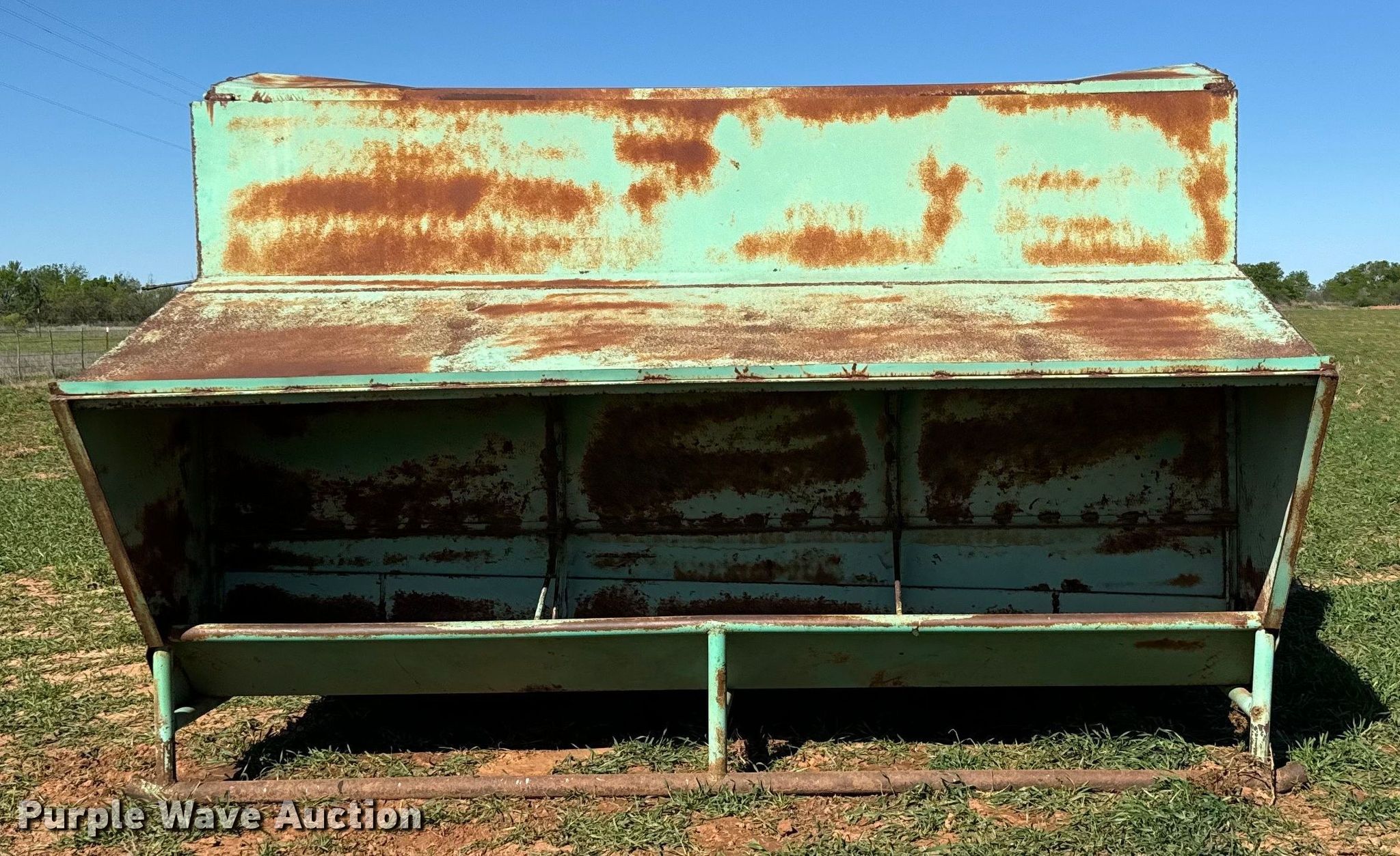 (3) creep feeders in Iowa Park, TX Item EJ0427 for sale Purple Wave