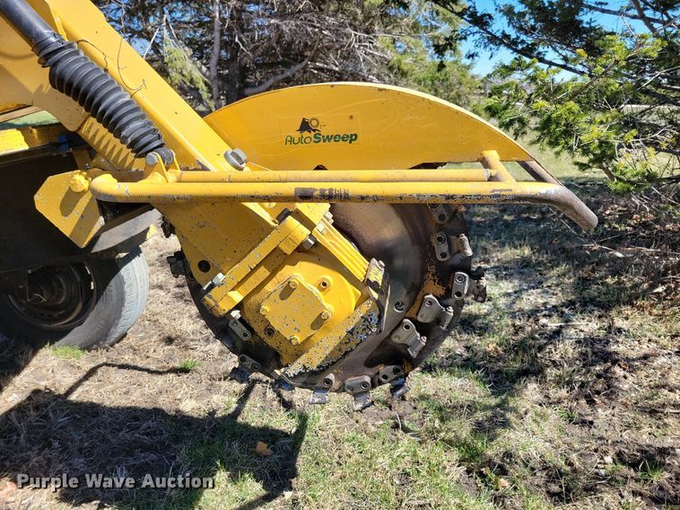 image for item DG0589 2014 Vermeer SC802 stump grinder