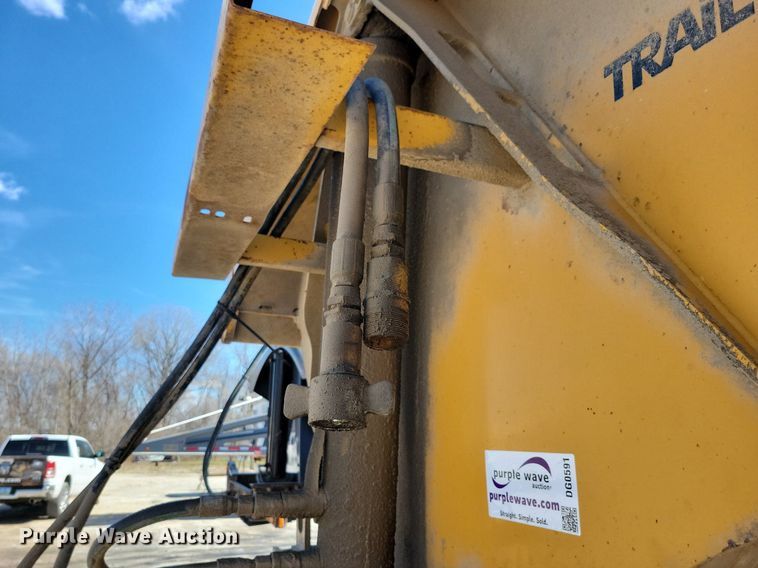 image for item DG0591 2004 Trail King TK60SSD-392 side dump trailer