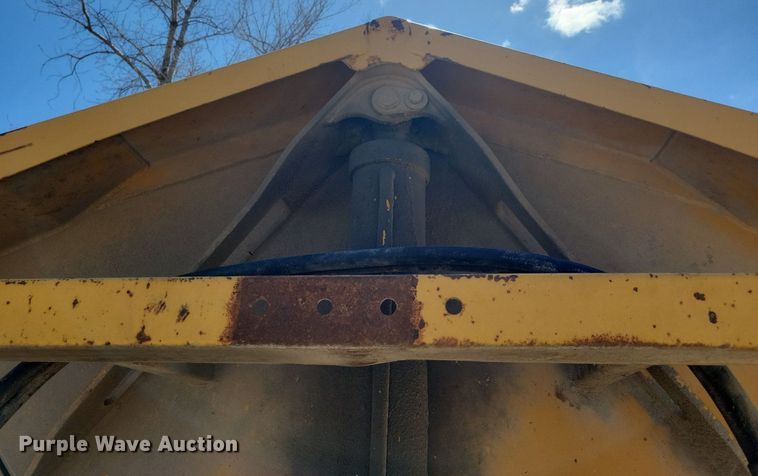 image for item DG0591 2004 Trail King TK60SSD-392 side dump trailer