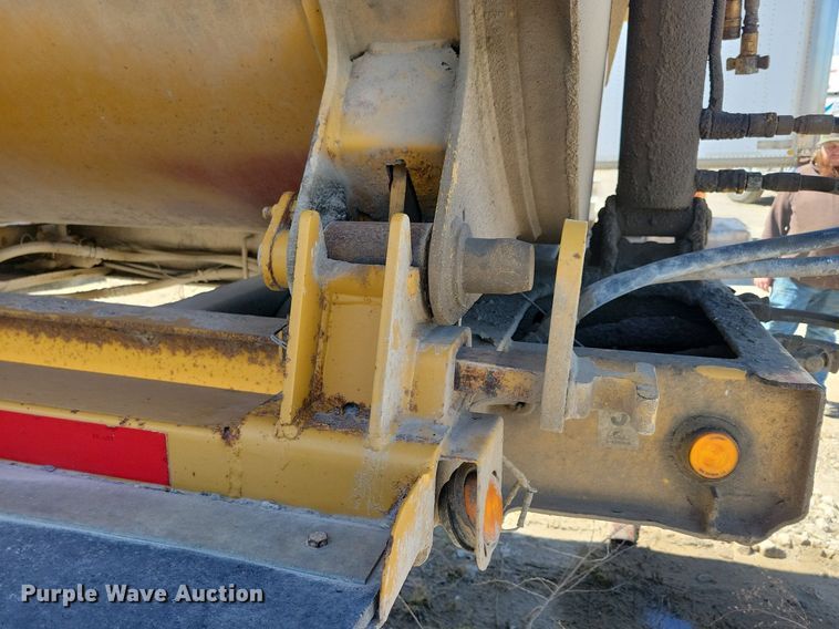 image for item DG0591 2004 Trail King TK60SSD-392 side dump trailer