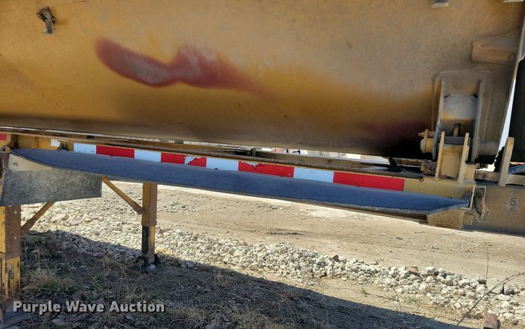 image for item DG0591 2004 Trail King TK60SSD-392 side dump trailer