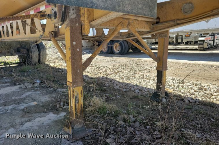 image for item DG0591 2004 Trail King TK60SSD-392 side dump trailer