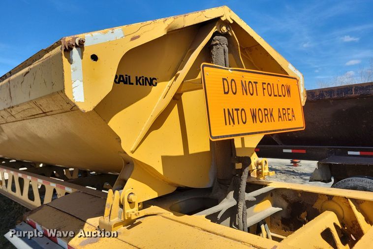 image for item DG0591 2004 Trail King TK60SSD-392 side dump trailer