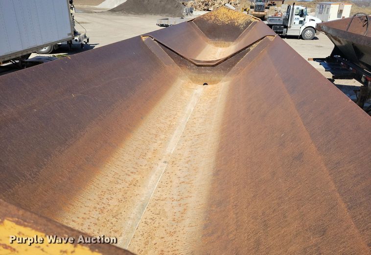 image for item DG0591 2004 Trail King TK60SSD-392 side dump trailer