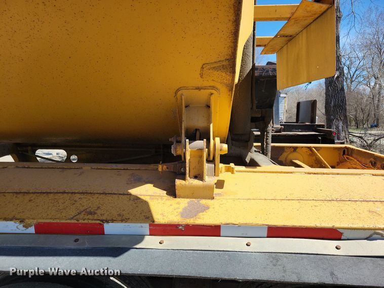 image for item DG0591 2004 Trail King TK60SSD-392 side dump trailer