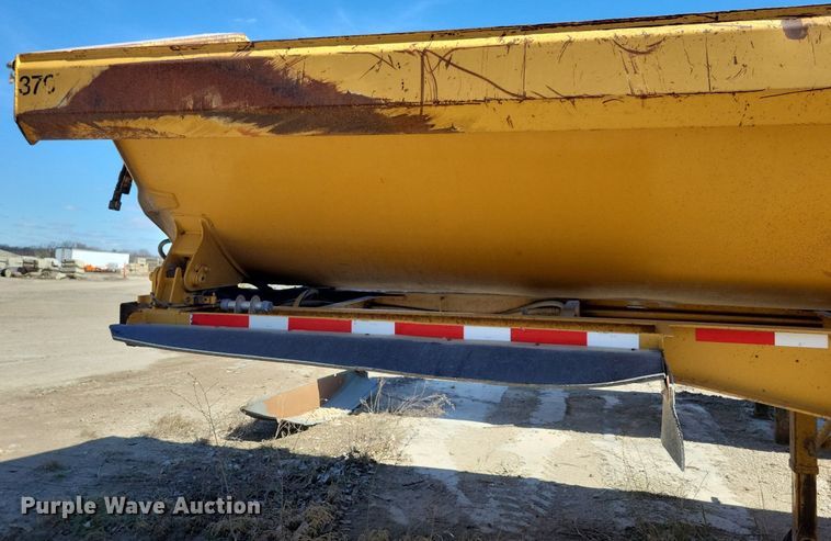 image for item DG0591 2004 Trail King TK60SSD-392 side dump trailer