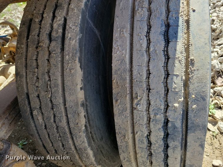 image for item DG0591 2004 Trail King TK60SSD-392 side dump trailer