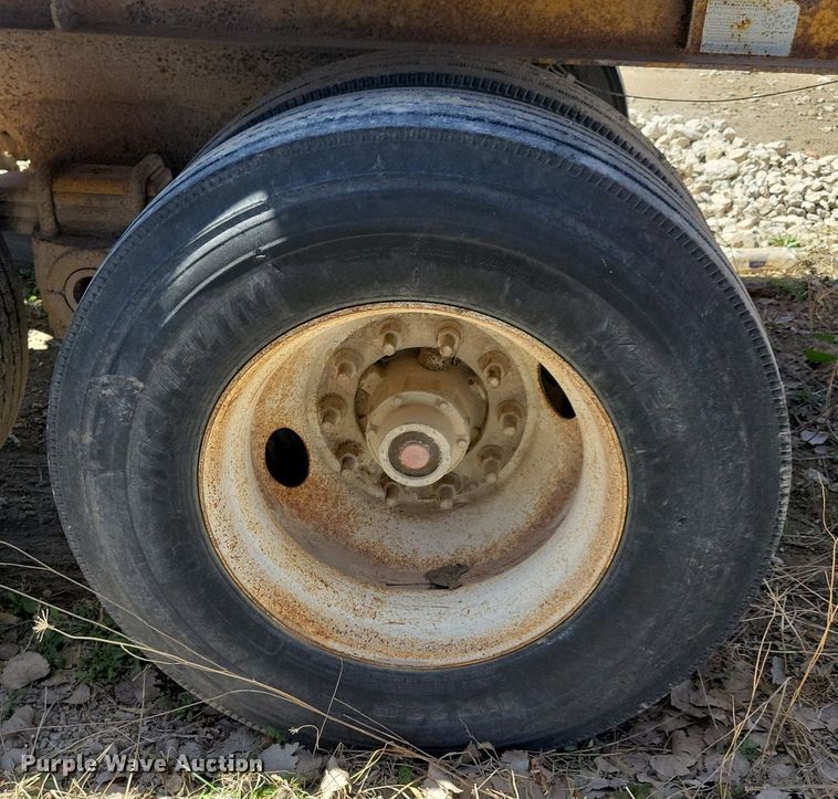 image for item DG0591 2004 Trail King TK60SSD-392 side dump trailer