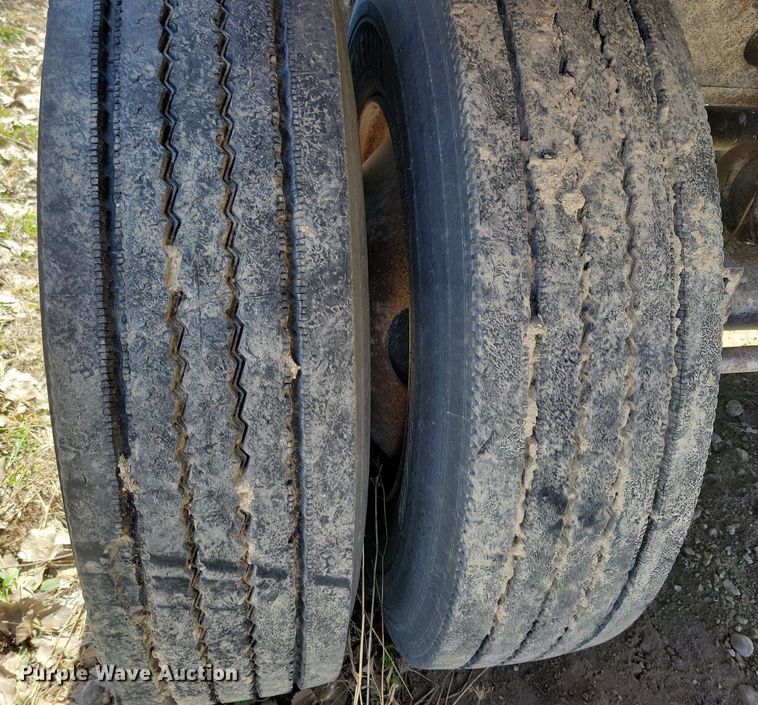 image for item DG0591 2004 Trail King TK60SSD-392 side dump trailer