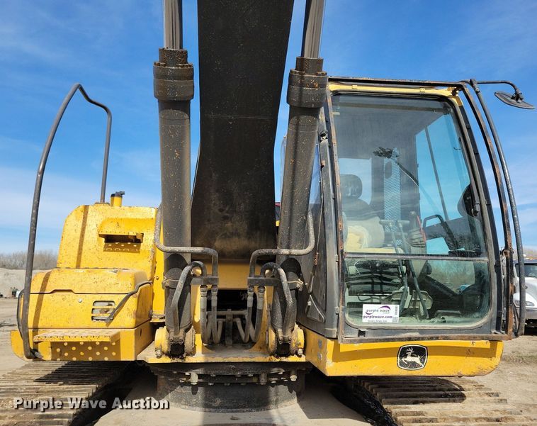 image for item DG0593 2010 John Deere 270D LC excavator