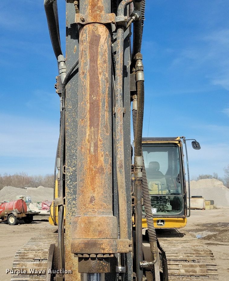 image for item DG0593 2010 John Deere 270D LC excavator