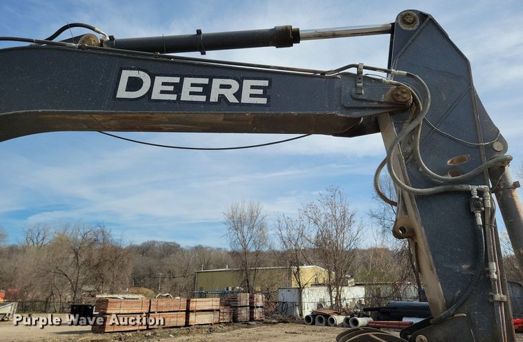 image for item DG0593 2010 John Deere 270D LC excavator