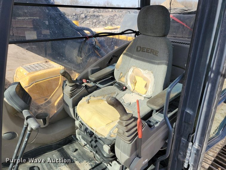 image for item DG0593 2010 John Deere 270D LC excavator