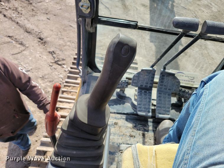 image for item DG0593 2010 John Deere 270D LC excavator