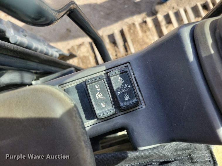 image for item DG0593 2010 John Deere 270D LC excavator