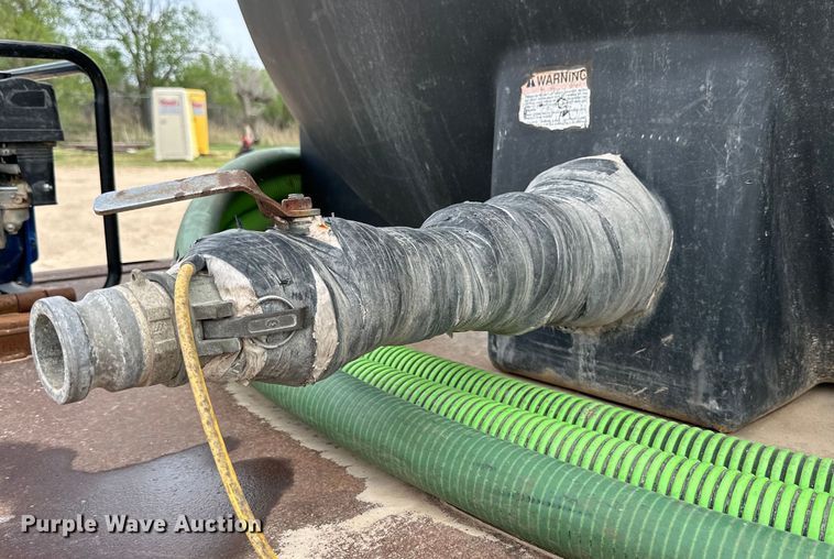 image for item DG4364 2000 International  4700 flatbed truck