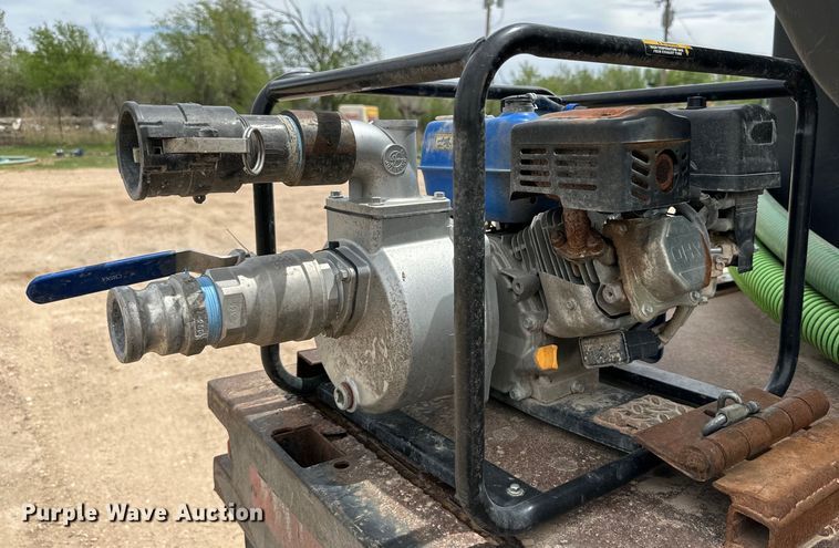 image for item DG4364 2000 International  4700 flatbed truck