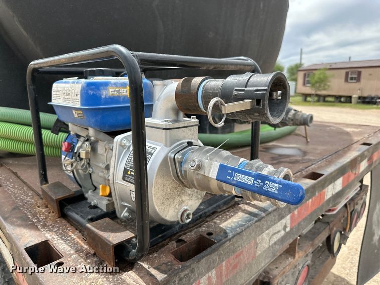 image for item DG4364 2000 International  4700 flatbed truck