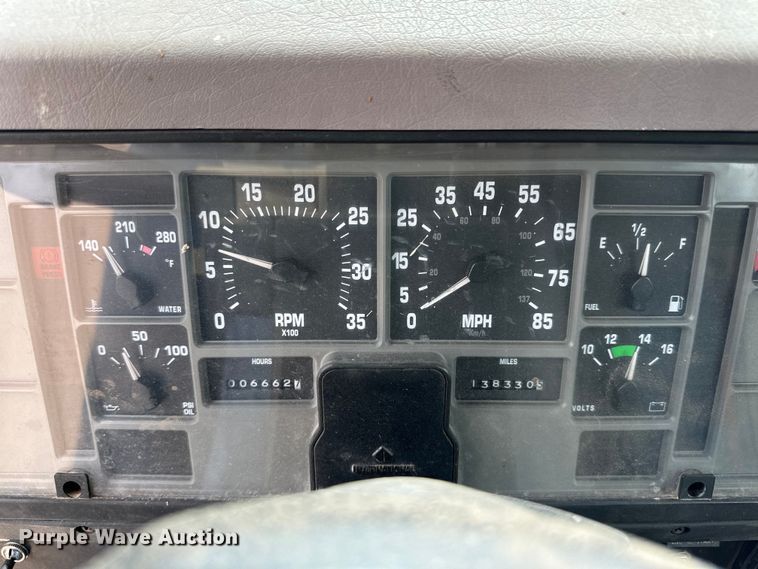 image for item DG4364 2000 International  4700 flatbed truck