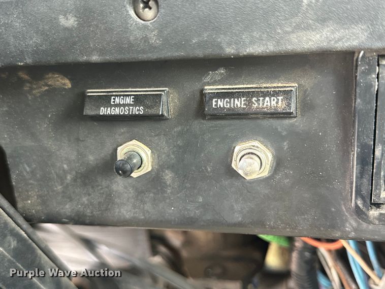 image for item DG4364 2000 International  4700 flatbed truck