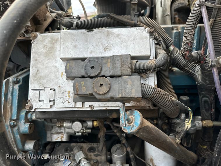 image for item DG4364 2000 International  4700 flatbed truck