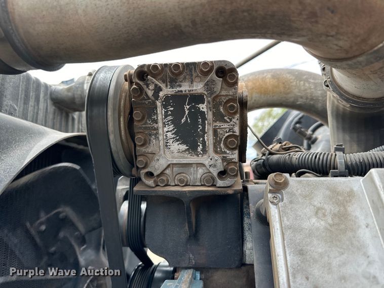 image for item DG4364 2000 International  4700 flatbed truck