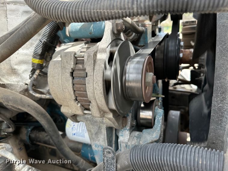 image for item DG4364 2000 International  4700 flatbed truck