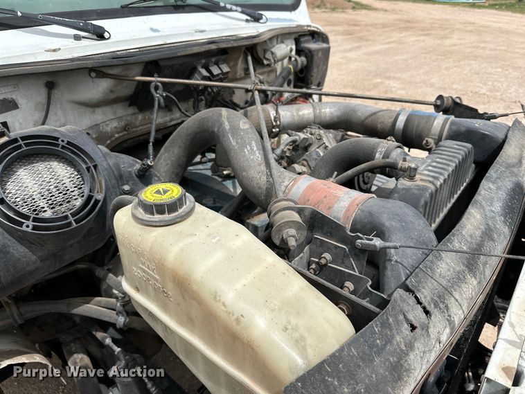 image for item DG4364 2000 International  4700 flatbed truck