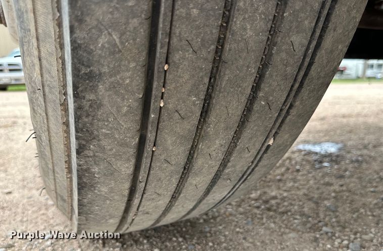 image for item DG4364 2000 International  4700 flatbed truck