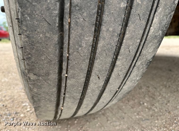 image for item DG4364 2000 International  4700 flatbed truck