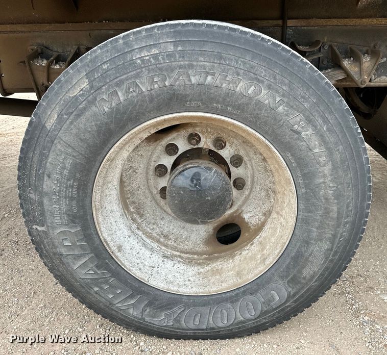 image for item DG4364 2000 International  4700 flatbed truck