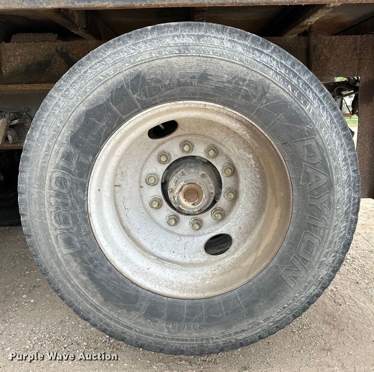 image for item DG4364 2000 International  4700 flatbed truck