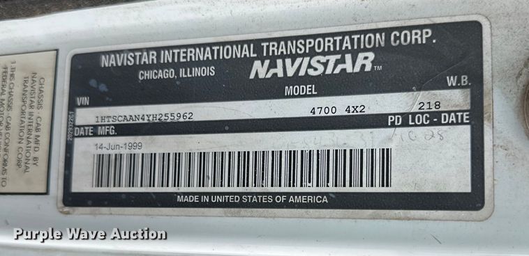 image for item DG4364 2000 International  4700 flatbed truck