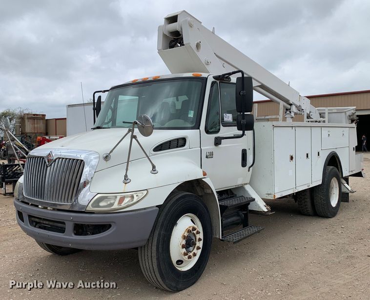 image for item DM7776 2007 International 4300 bucket truck