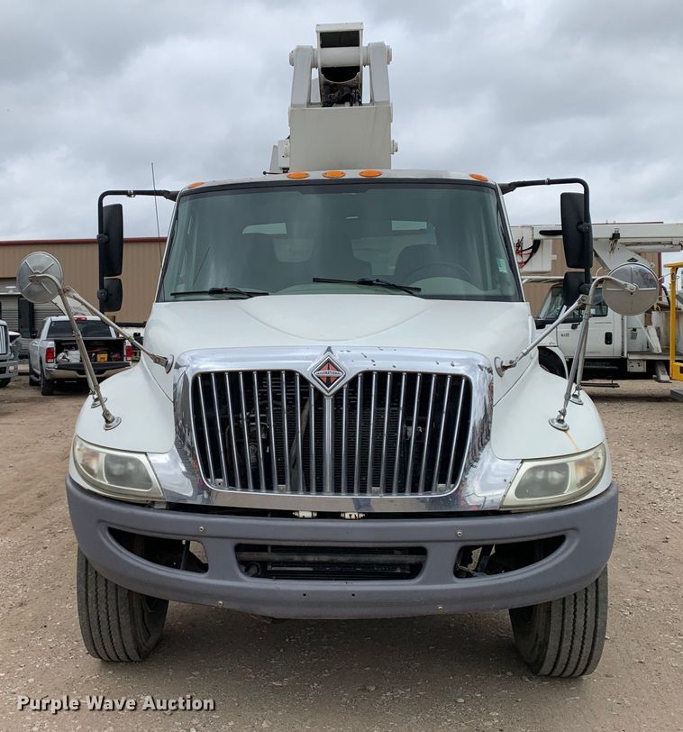 image for item DM7776 2007 International 4300 bucket truck