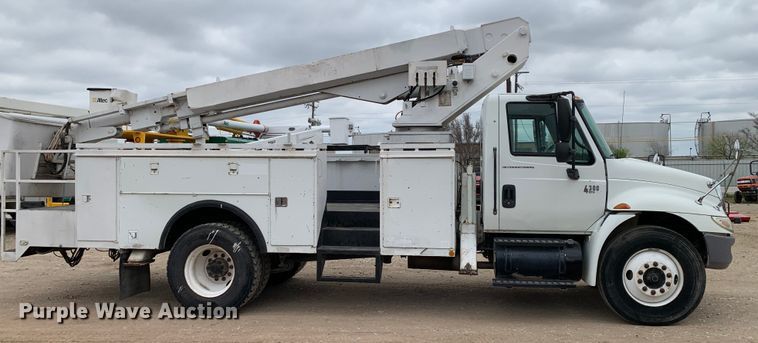 image for item DM7776 2007 International 4300 bucket truck
