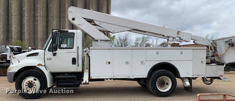 image for item DM7776 2007 International 4300 bucket truck
