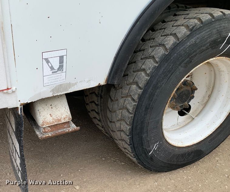 image for item DM7776 2007 International 4300 bucket truck