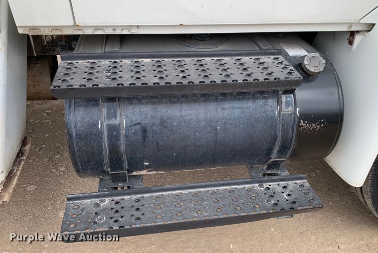 image for item DM7776 2007 International 4300 bucket truck