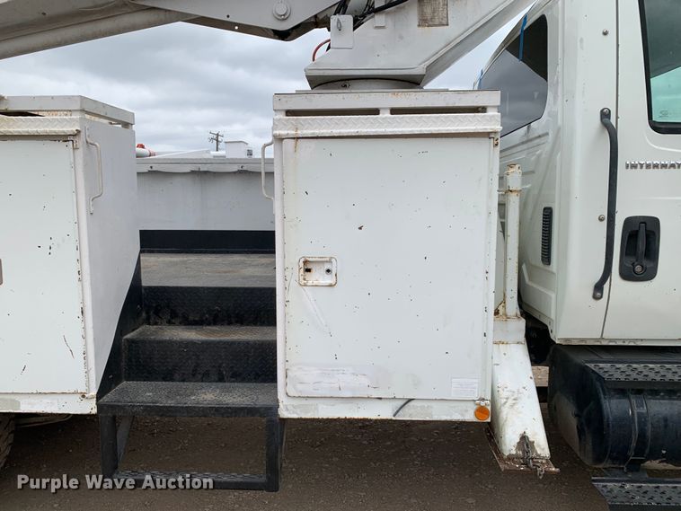 image for item DM7776 2007 International 4300 bucket truck