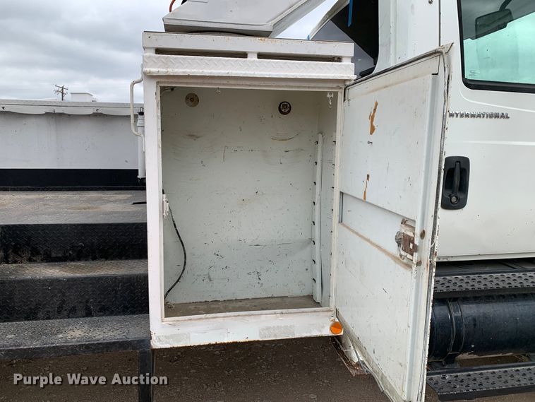 image for item DM7776 2007 International 4300 bucket truck