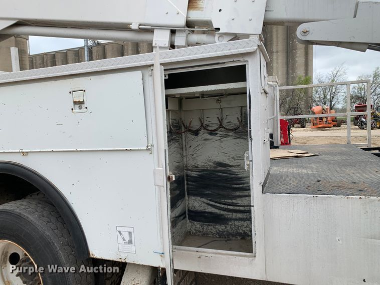 image for item DM7776 2007 International 4300 bucket truck