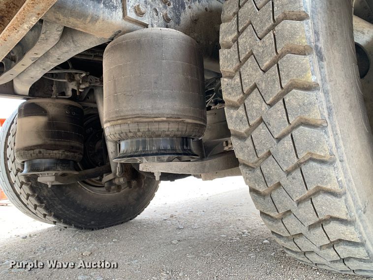 image for item DM7776 2007 International 4300 bucket truck